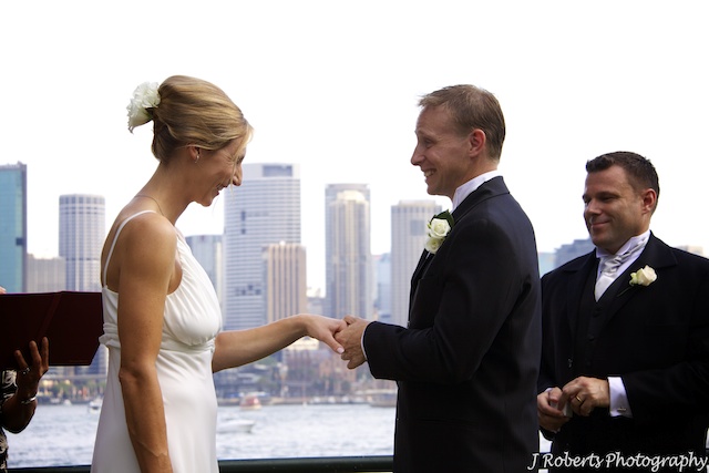 Exchanging rings - wedding photography